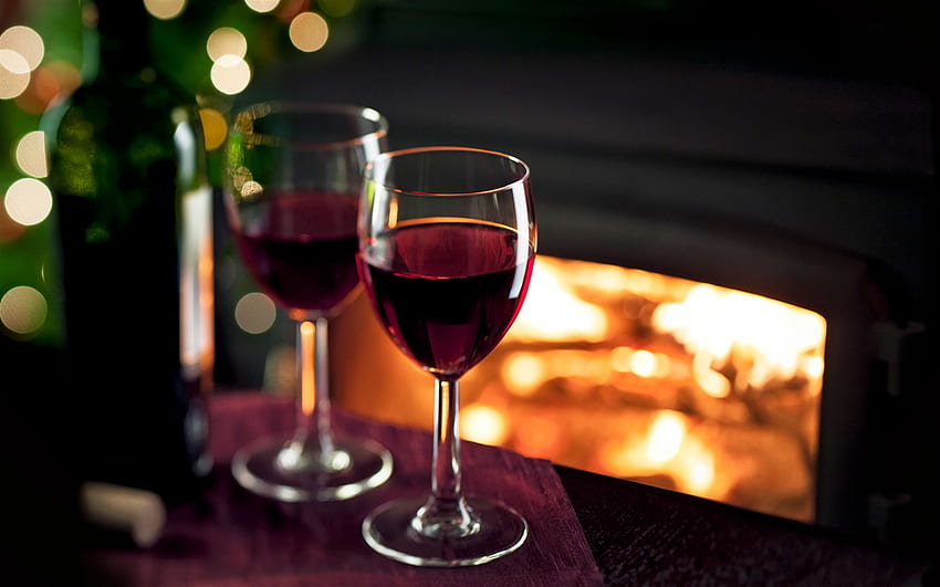czerwone wino, wieczór, kieliszki z czerwonym winem, kieliszki na stole, koncepcje wina, bokeh, wino Tapeta HD