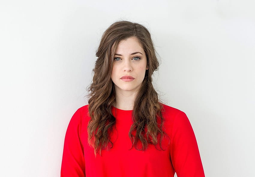 Brunette and pretty, red t-shirt, Jessica De Gouw HD wallpaper