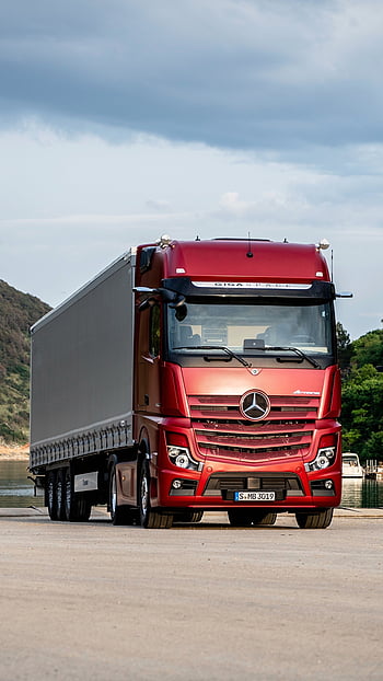 Meet Mercedes-Benz' brand new Actros truck | Commercial Carrier Journal