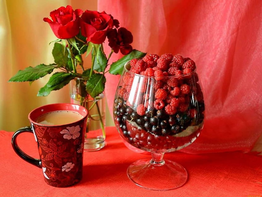 Martwa natura, herbata, róże, czerwień, czerwona jagoda, szkło, czarna jagoda, filiżanka Tapeta HD