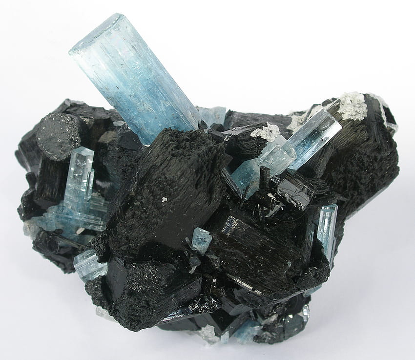 Aquamarine Beryl Ze Schorlem, niebieskim, kryształowym, mineralnym, akwamarynowym berylem Tapeta HD