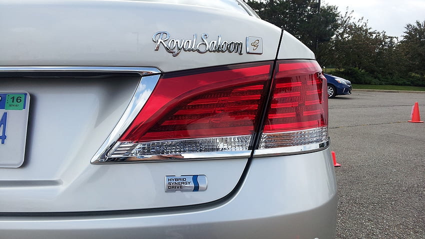 Toyota Crown Royal Saloon: Driving The 'Hybrid Brougham' Luxury Sedan HD wallpaper