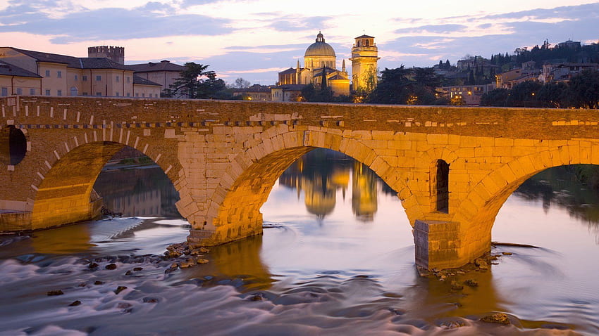 Jembatan gereja Italia Sungai Verona Veneto Ponte Pietra . Wallpaper HD