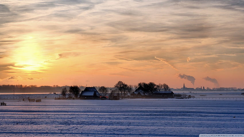 wunderbarer Bauernhof im Winter, Winter, Wolken, Felder, Bauernhof, Sonnenuntergang HD-Hintergrundbild