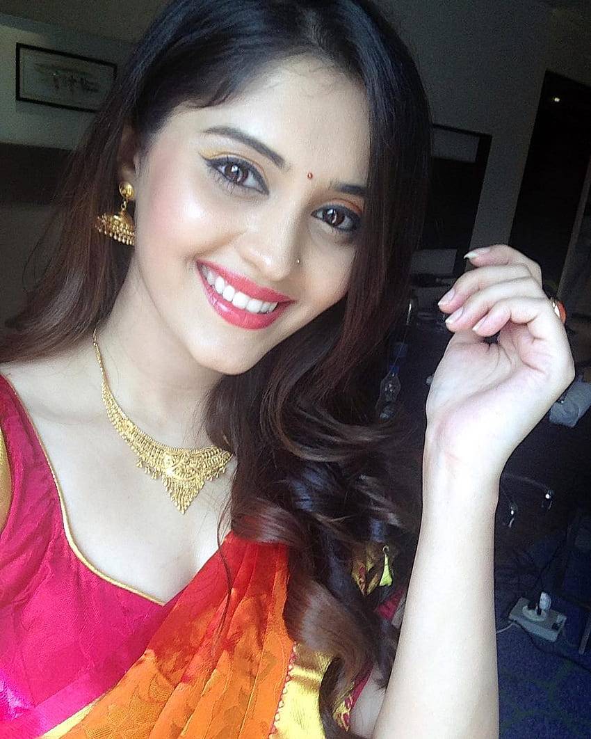 Belle de l'actrice Surbhi Puranik (Surabhi) Fond d'écran de téléphone HD