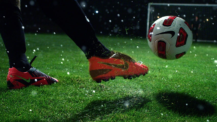 Nike presenta la tecnología de control de todas las condiciones en las botas de fútbol - Nike News fondo de pantalla