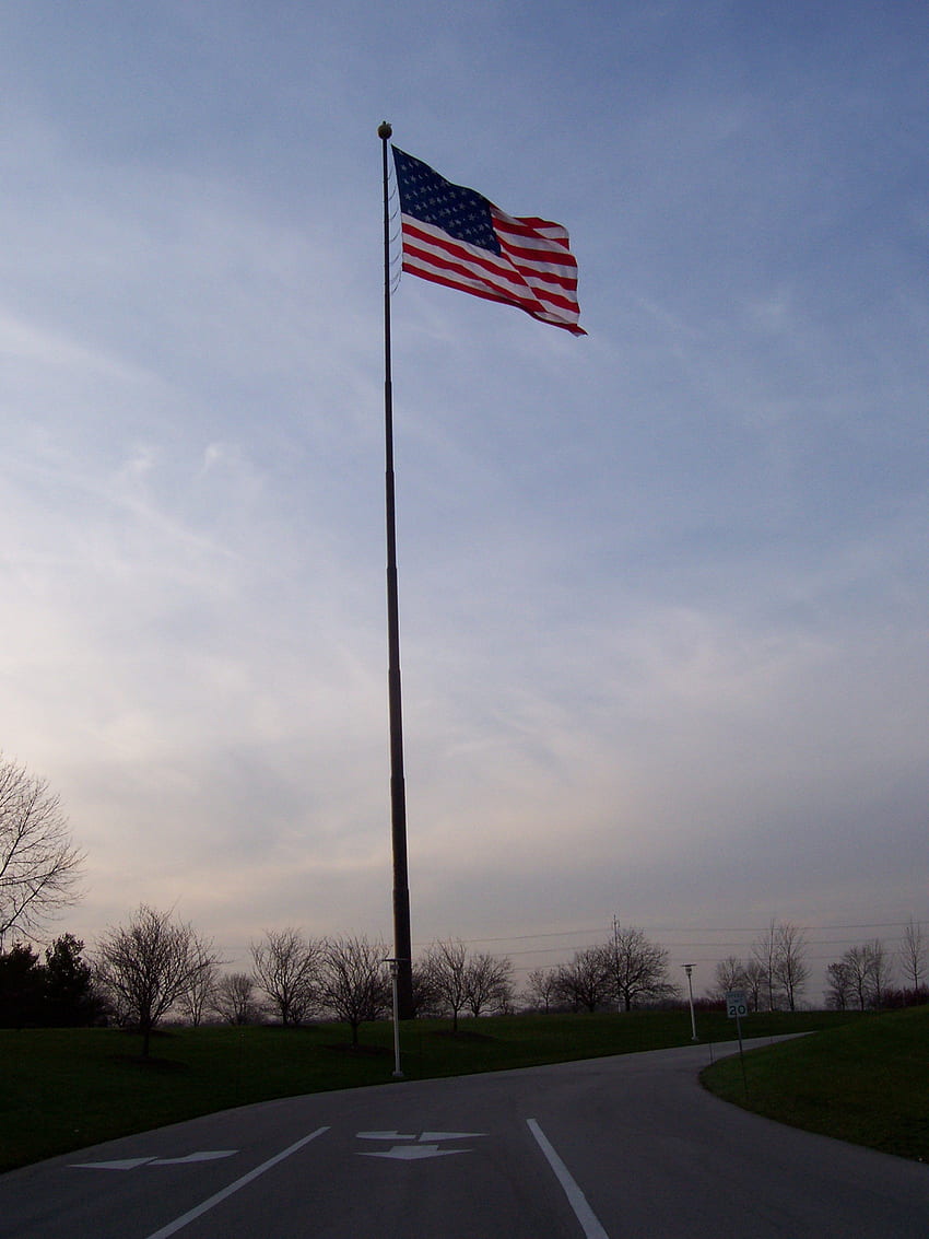 พื้นหลังเสาธงอเมริกัน วอลล์เปเปอร์โทรศัพท์ HD