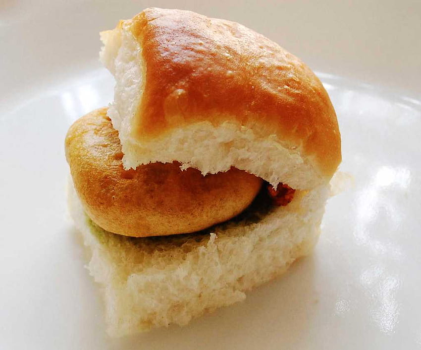 Best Vada Pav in Mumbai: 10 Places to Try the Famous Street Food HD wallpaper