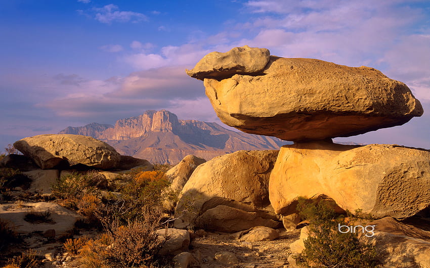 ... rocas equilibradas en el parque nacional de la montaña de guadalupe, texas fondo de pantalla