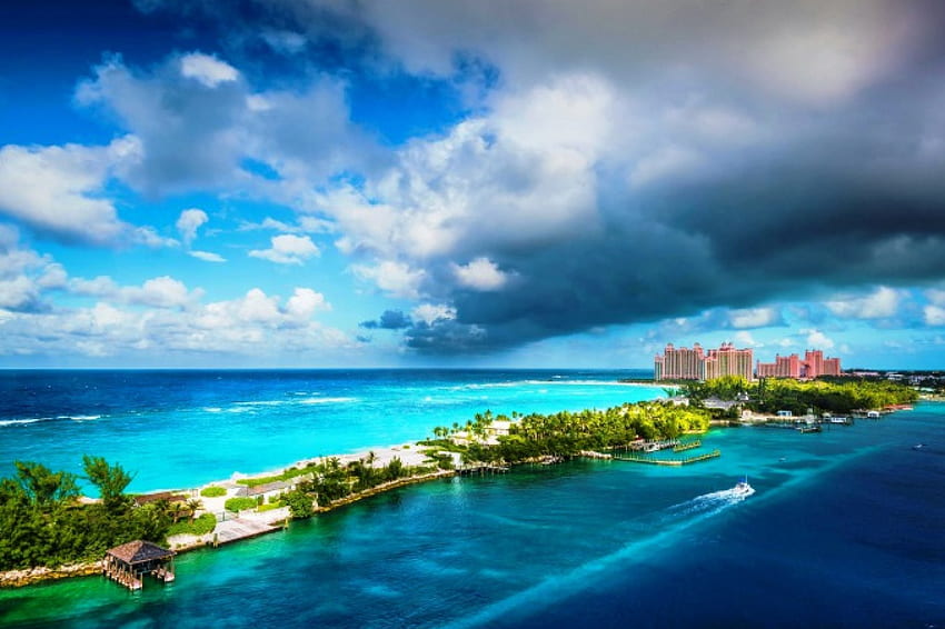 Karibische Insel, Stadt, tropisch, Hotel, schön, Pfeiler, Strand, Sommer, Boote, Wolken, Bäume, Himmel, Bahamas, Meer HD-Hintergrundbild