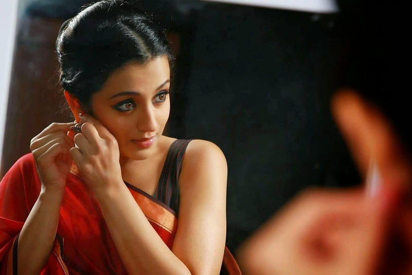Tamil Actress Trisha Krishnan Stills From Yennai Arindhaal Movie HD wallpaper
