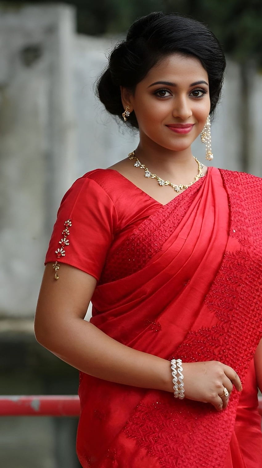 Anu Sitara, malayalam actress, saree beauty HD phone wallpaper ...