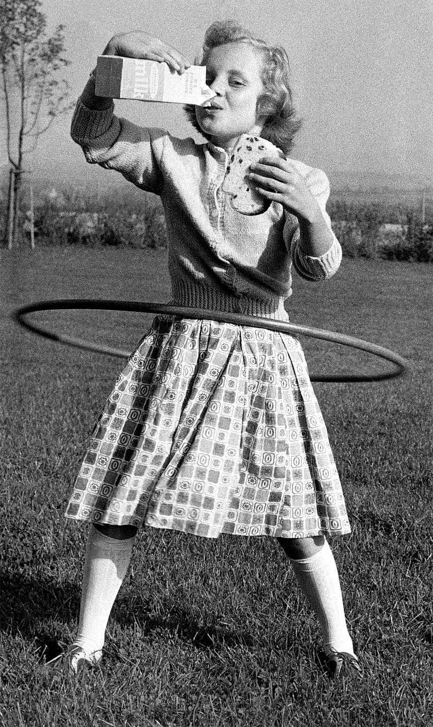 Hula Hoops These Vintage From 1958 Show The Height Of The Fad Considerable Hd Phone Wallpaper