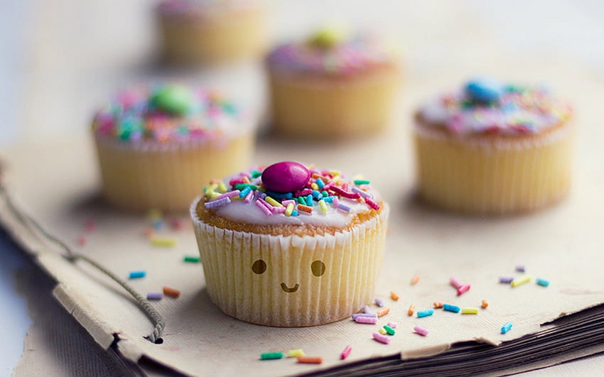 Cupcakes, sweet, sprinkles, food HD wallpaper