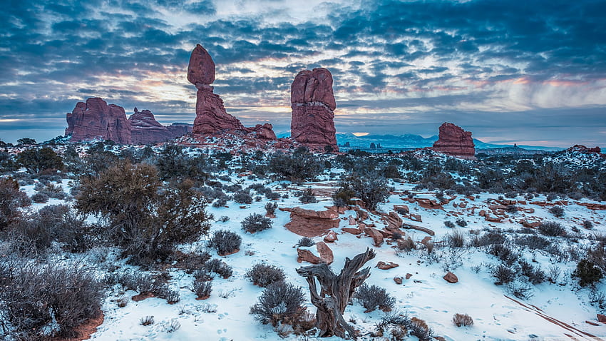 Winter, Balanced Rock, Arches National, Moab Utah HD wallpaper