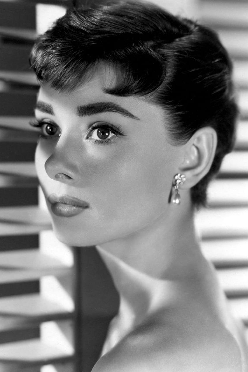 Audrey Hepburn'ün En İyi Saç Modelleri: Tiffany'de Kahvaltıdan Roma Tatiline HD telefon duvar kağıdı