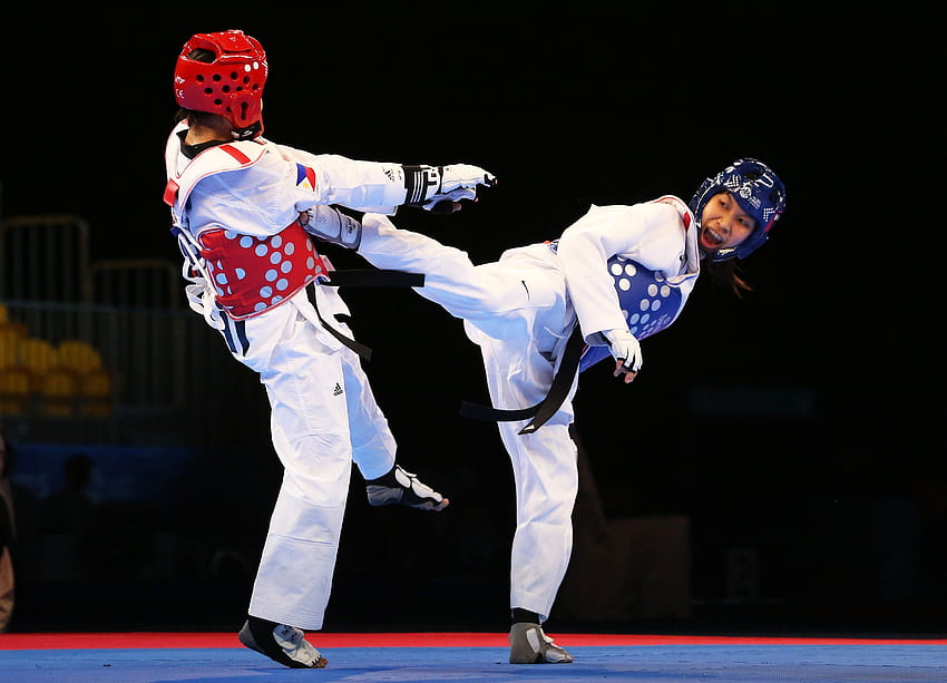 Odważne formy sztuki walki, które wszystkie kobiety powinny nauczyć się łamać kości i stereotypy, sparingi taekwondo Tapeta HD