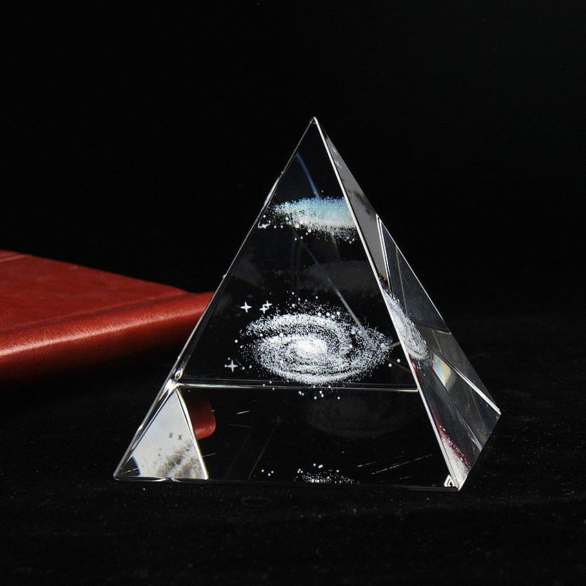 Кристална пирамида 3D лазерно гравирана галактика стъклена пирамида фъншуй фигурка Аксесоари за декорация на дома за всекидневна. Пирамиди, Кристална пирамида, Кристали HD тапет за телефон