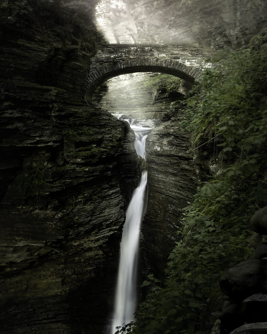 Puente de piedra, naturaleza, cascada. fondo de pantalla del teléfono