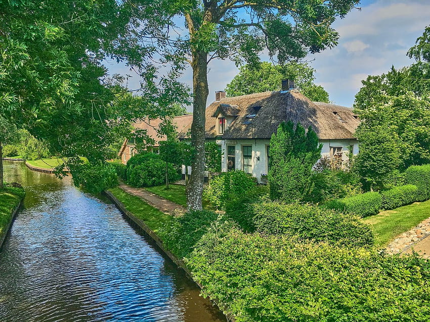 Giethoorn, An Idyllic Dutch Village Without Roads - My Magic Earth HD wallpaper