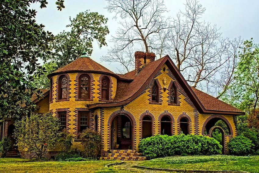 Tennessee-Haus, gewölbte Fenster, braun, Backstein, Bäume, Hecken, Gold, Haus HD-Hintergrundbild