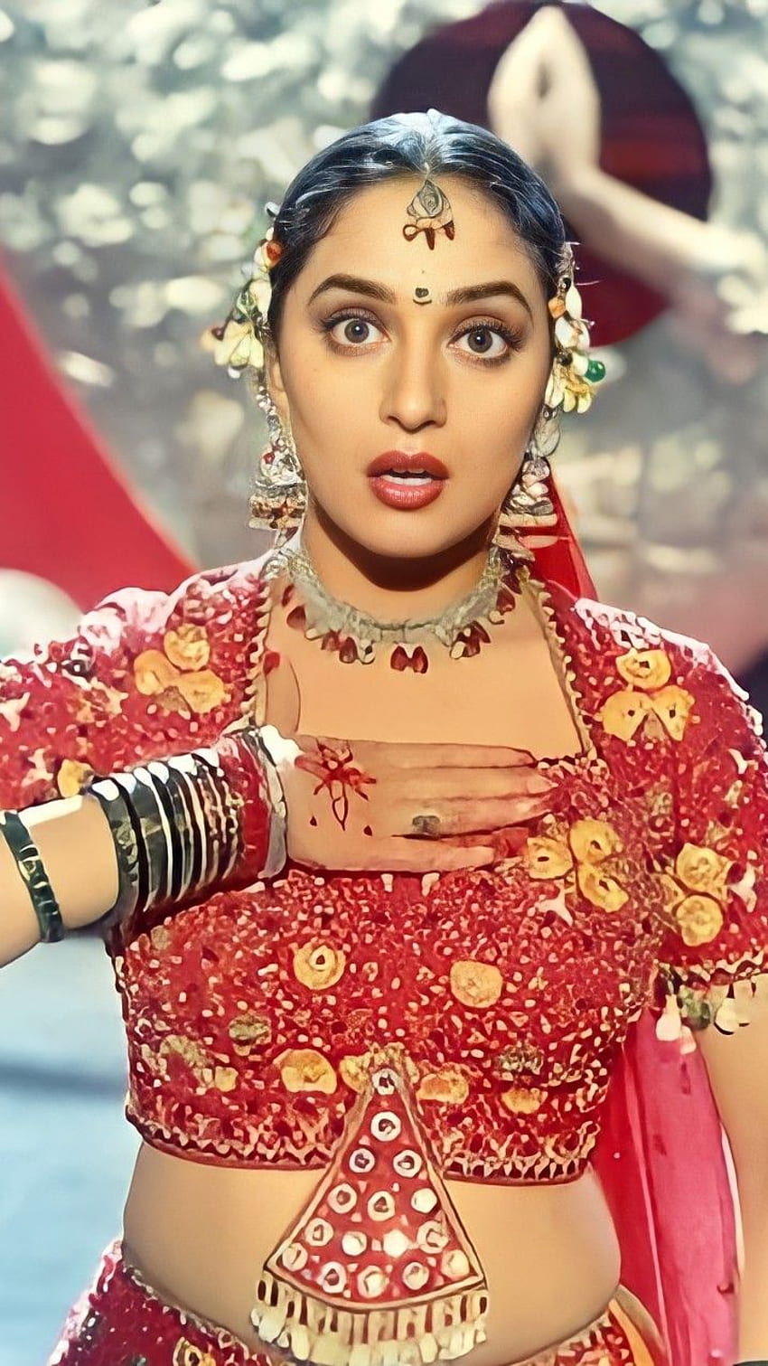 Madhuri Dixit, attrice di Bollywood Sfondo del telefono HD