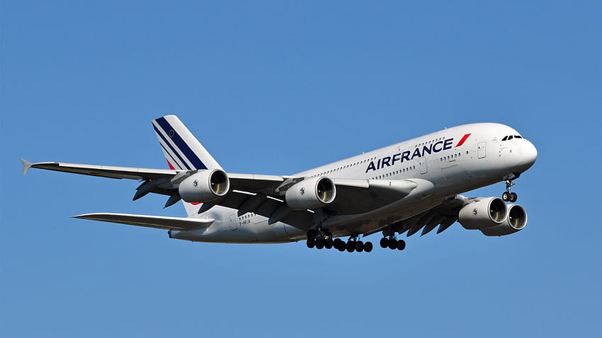 Air France flight AF 028 landing at Washington Dulles International [] for your , Mobile & Tablet. Explore A380 Landing . A380 Landing , A380 , Angels Landing HD wallpaper