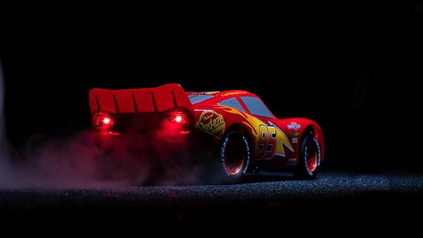 รถ Lightning McQueen 3 คันจาก Pixar Disney 16K คัน วอลล์เปเปอร์ HD