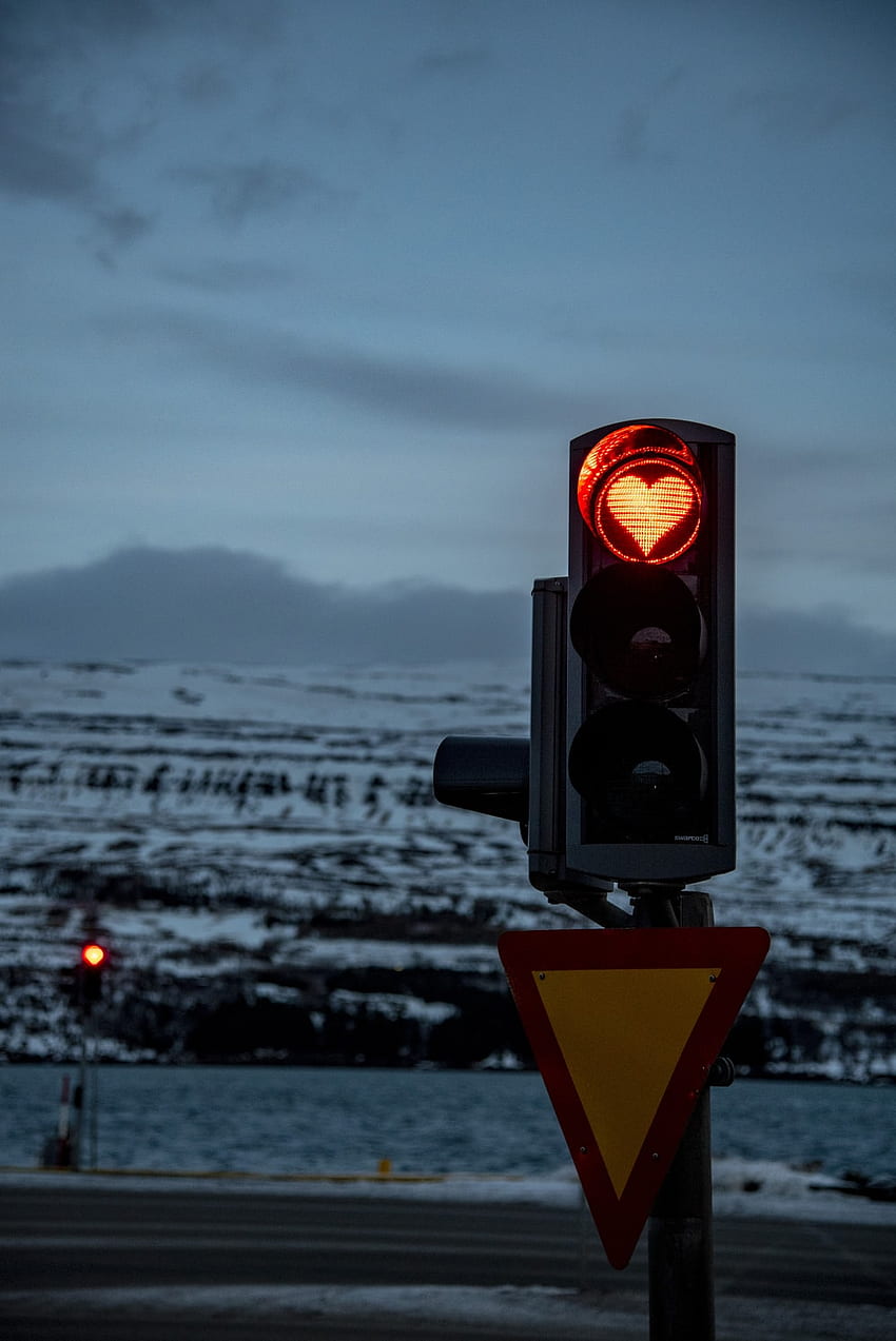 traffic light displaying orange heart – Blue HD phone wallpaper