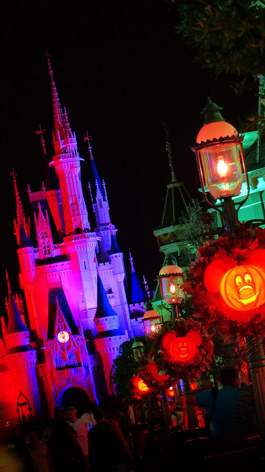 Mickey S Not So Scary Halloween Party - Château de Cendrillon - , Effrayant Disney Fond d'écran de téléphone HD