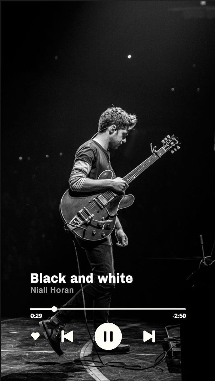 Niall Horan satu arah Spotify hitam dan putih. Niall horan, Estetika hitam putih, Niall horan lirik wallpaper ponsel HD