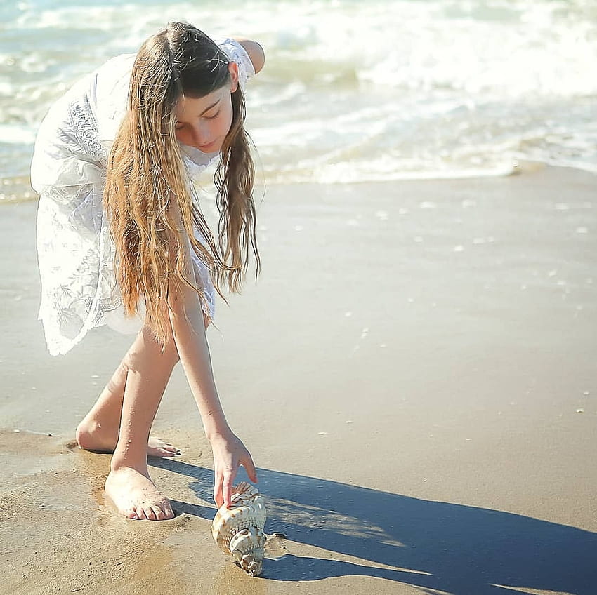 Little girl, childhood, blonde, fair, nice, beach, adorable, bonny, sweet, white, Belle, Hair, girl, outdoor, summer, comely, sightly, pretty, face, lovely, seashell, pure, child, graphy, , cute, baby, Nexus, beauty, kid, sea, barefoot, beautiful, people, little, hand, pink, princess, dainty HD wallpaper