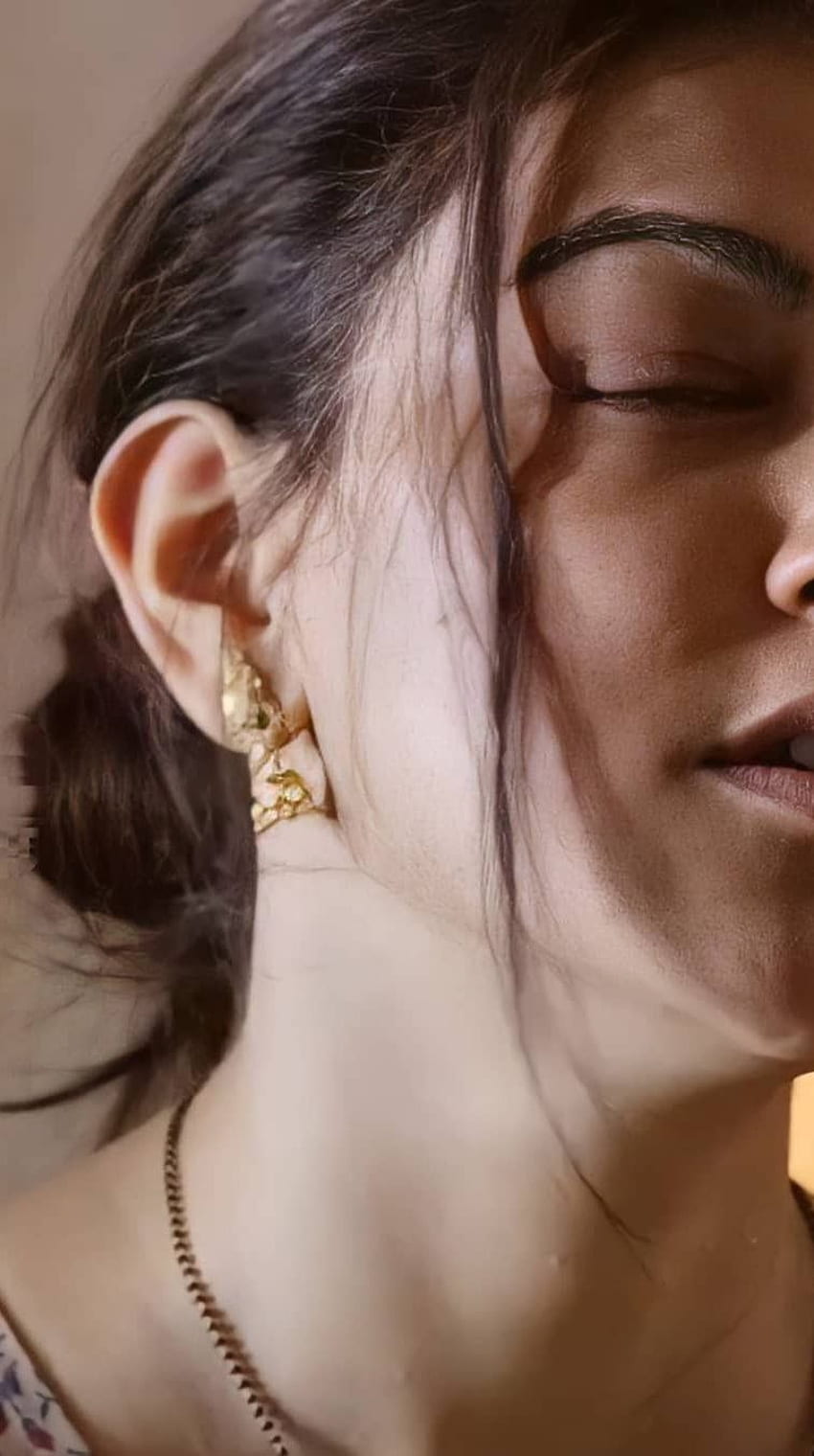 Kajal Agarwal, mehrsprachige Schauspielerin, verführerisch HD-Handy-Hintergrundbild