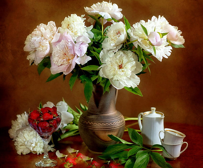 Lovely Whites, cangkir teh, creamer, wineglass, peony, stroberi, vas, peony putih, lukisan alam benda, bunga, vas timah Wallpaper HD