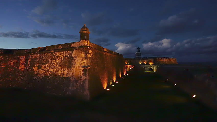 Gün batımında Porto Riko, Eski San Juan'daki El Morro Kalesi'nin güzel manzarası Stok Video HD duvar kağıdı