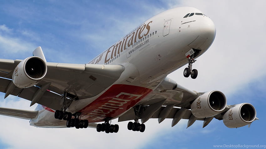 Singapur Havayolları ve Fly Emirates Airbus A380 800 . Arka plan HD duvar kağıdı
