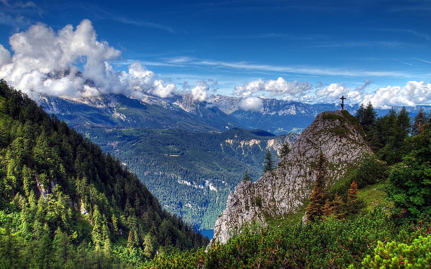 Berge: Landschaft Kreuz Grün Schöner Baum Berge Schöne, große Schönheit HD-Hintergrundbild