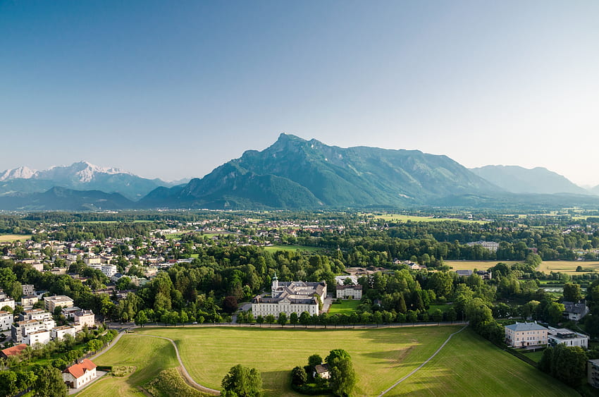 königliche Schweizer Alpen, Schweizer Dorf HD-Hintergrundbild