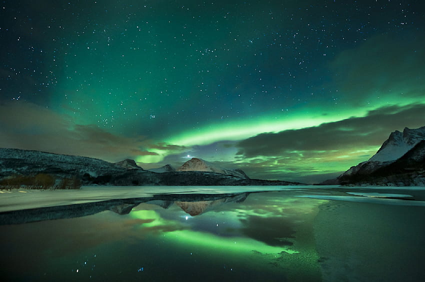 Northern Lights, Moon and Aurora Borealis HD wallpaper