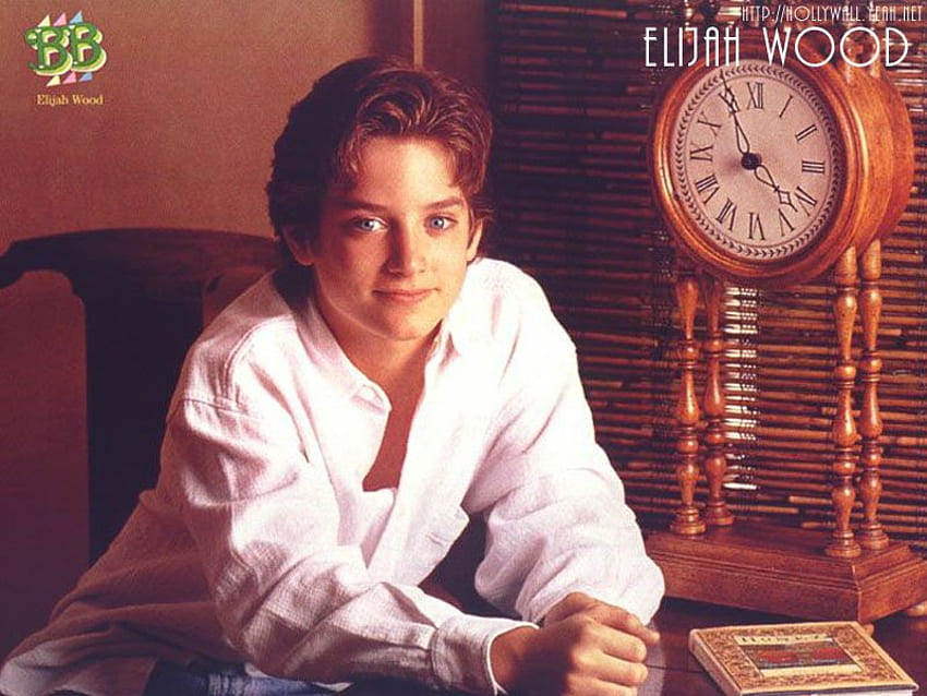 Elijah Wood, mata biru, anak laki-laki cantik, senyum, aktor, jam, laki-laki, kemeja putih Wallpaper HD
