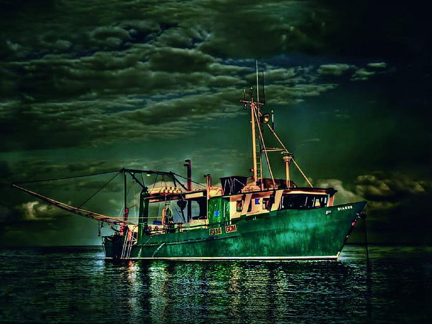 Трагедията на Даян: можеха ли шестима рибари да бъдат спасени?, Риболовен кораб през нощта HD тапет