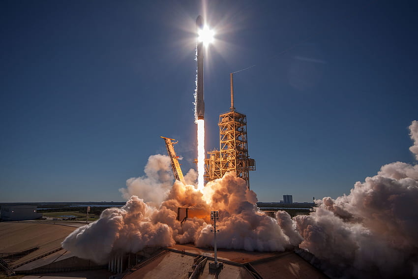 SpaceX Още от изстрелването на Koreasat 5A от Falcon 9 в орбита → / Twitter, Falcon Heavy Launch HD тапет