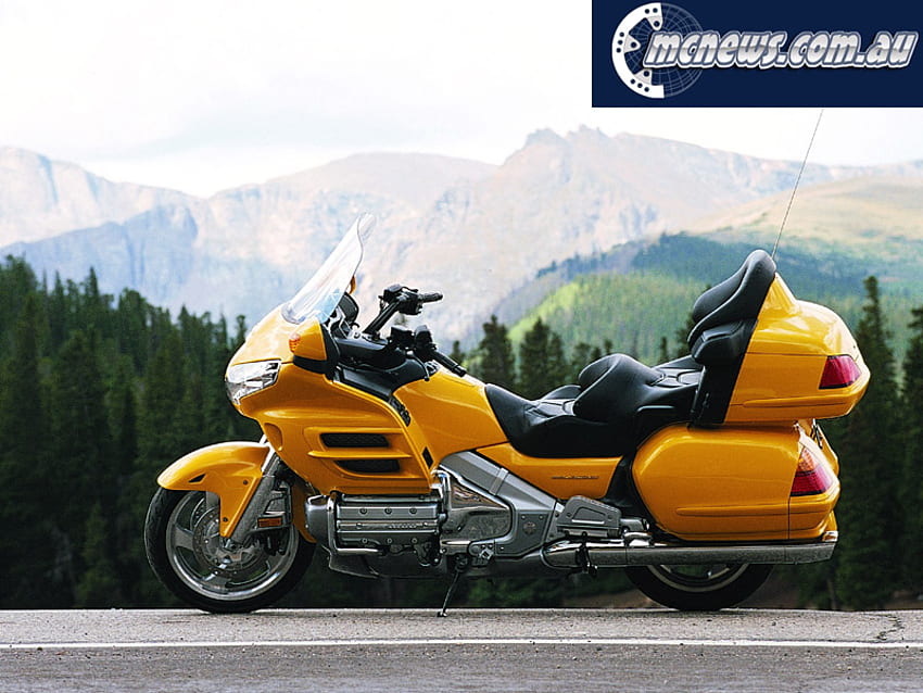 Honda Goldwing, sepeda, jalan raya, sayap emas, sepeda motor Wallpaper HD