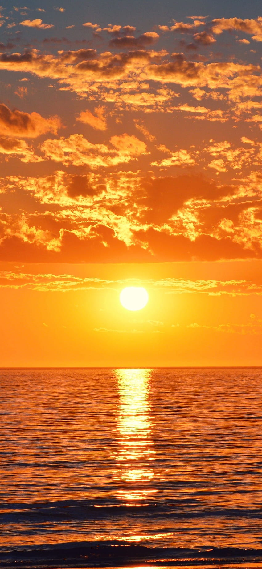 พระอาทิตย์ตกเหนือน้ำสำหรับ iPhone - พระอาทิตย์ตกที่สวยงามในมหาสมุทร, พระอาทิตย์ตกสีเหลือง วอลล์เปเปอร์โทรศัพท์ HD