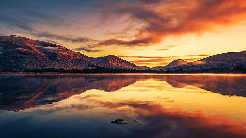 The Awesome Loch Awe, Ecosse, collines, hautes terres, nuages, ciel, eau, coucher de soleil, reflets Fond d'écran HD