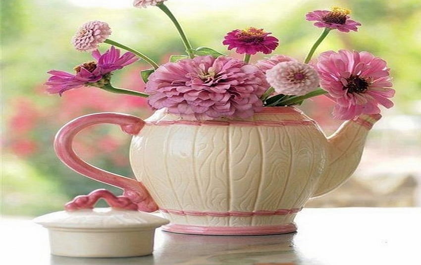Vase mit Blumen, Tisch, Dekoration, Tiscekoration, Vase, Blumen HD-Hintergrundbild