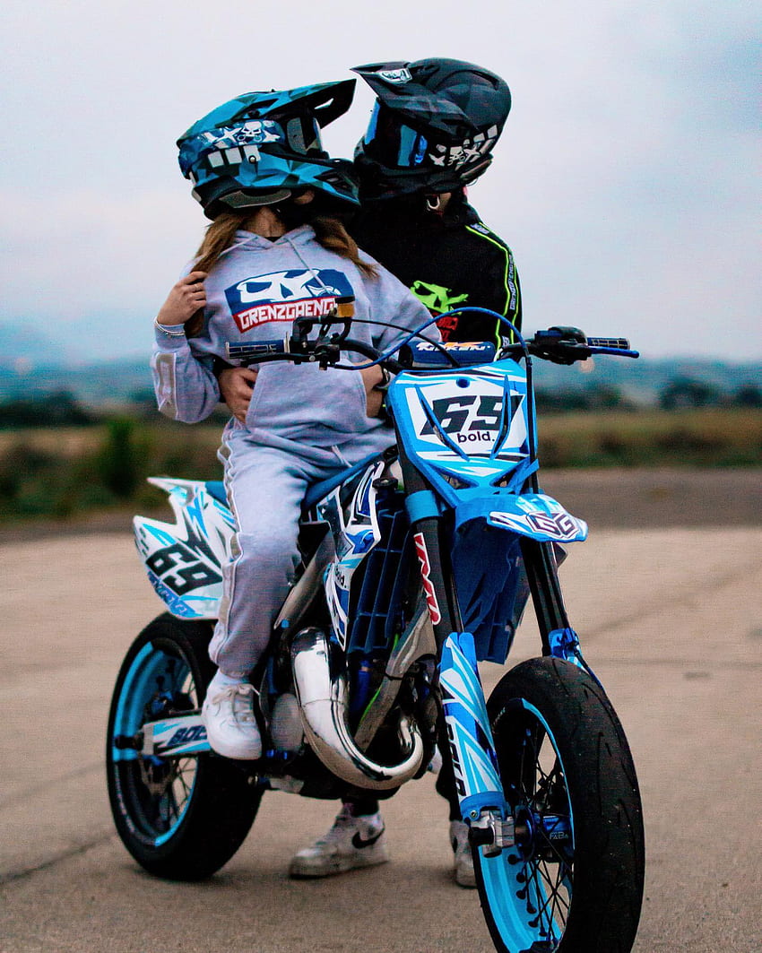 motorbike and girl, love, motorcycle, sky, drz HD phone wallpaper
