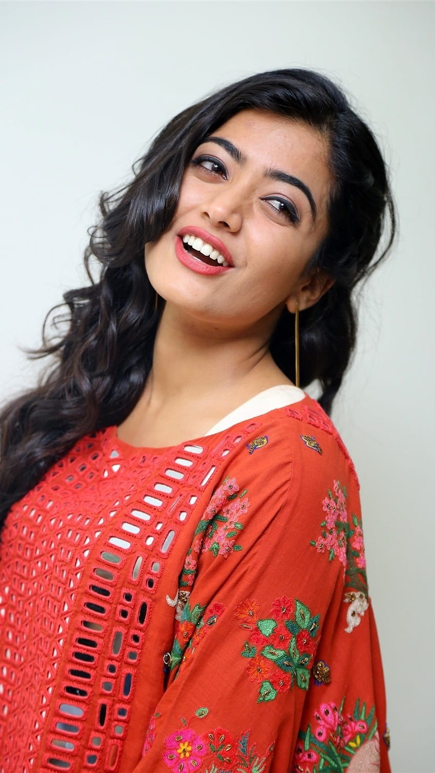Rashmika Mandanna, Gorgeous South, attrice Sfondo del telefono HD