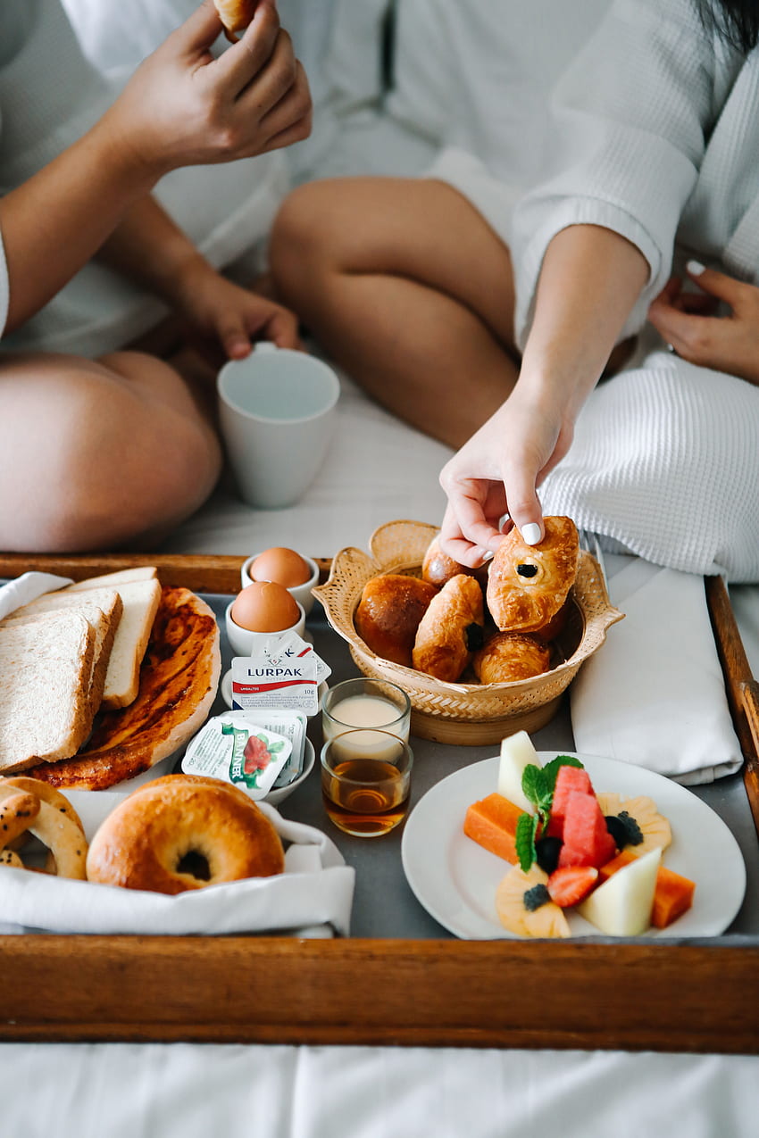 Couple Eating Breakfast on the Bed · Stock HD phone wallpaper