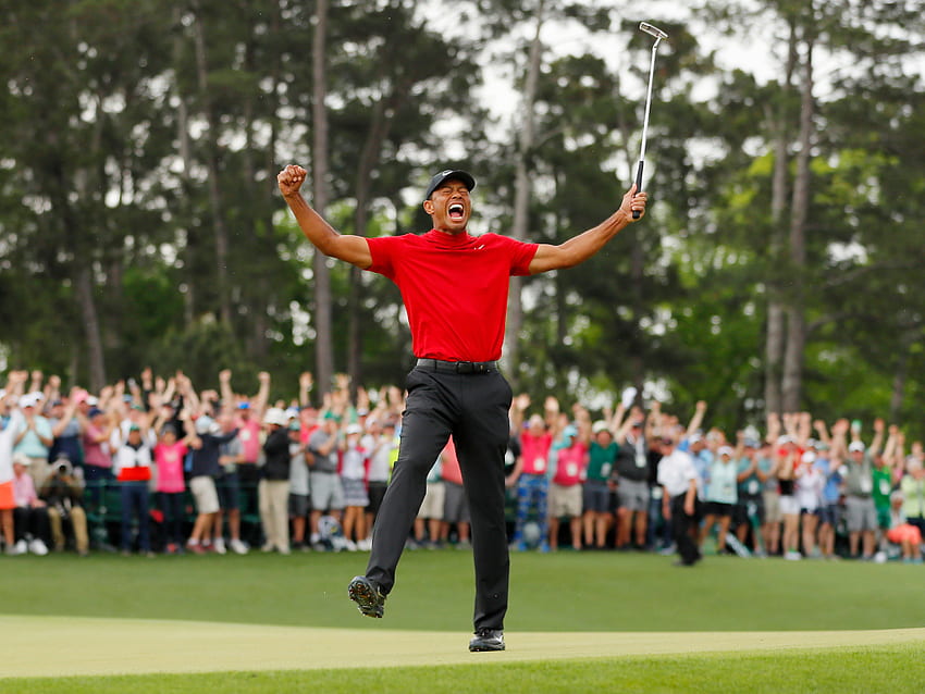 Tiger Woods เสร็จสิ้นการกลับมาในอาชีพที่น่าทึ่งของเขา Tiger Woods Masters วอลล์เปเปอร์ HD